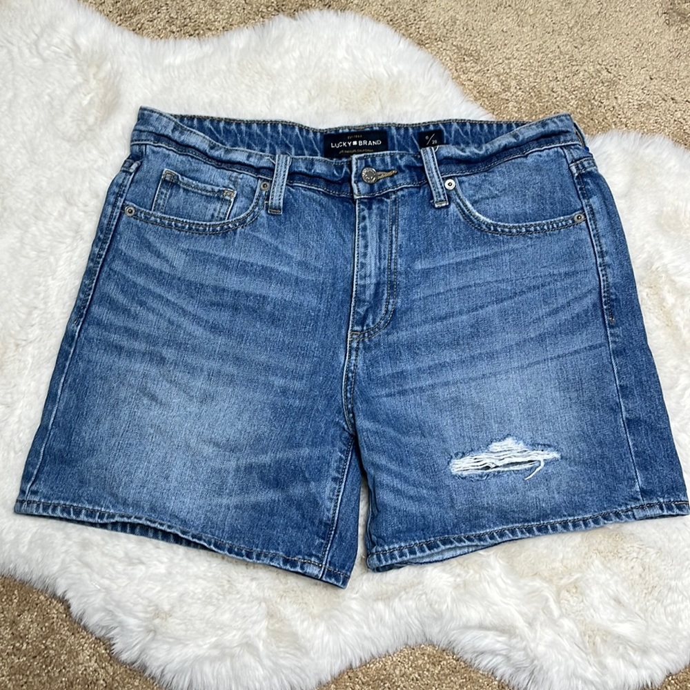 Lucky brand boyfriend Jean shorts size 6/28